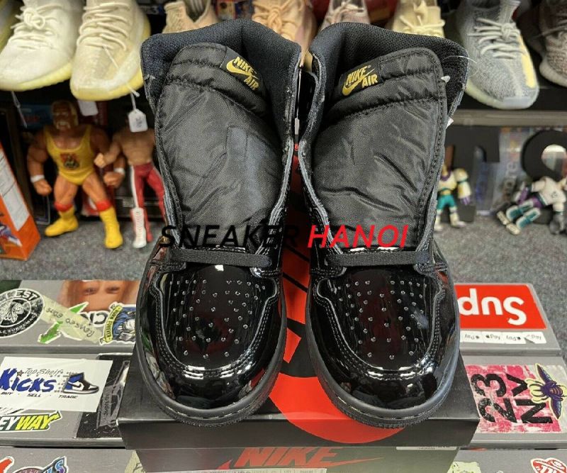 Nike Air Jordan 1 Retro High OG Black Metallic Gold
