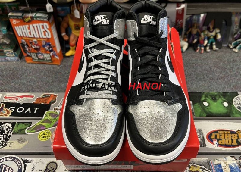Nike Air Jordan 1 Retro High OG Silver Toe