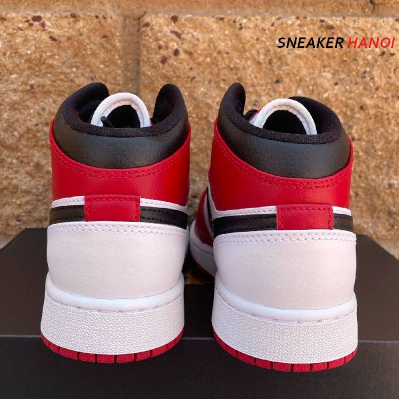 Nike Air Jordan 1 Mid Chicago White Toe