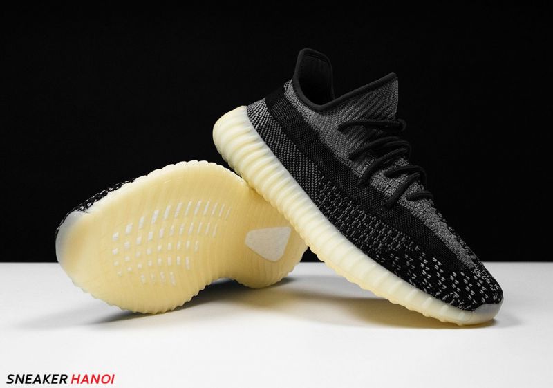 Yeezy 350 V2 Carbon