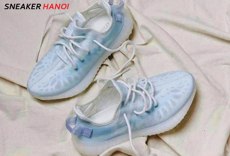 Yeezy 350 V2 Mono Ice