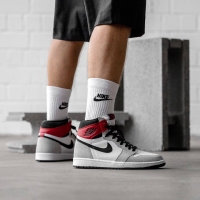 Mẫu ảnh Nike Air Jordan 1 Retro High Light Smoke Grey