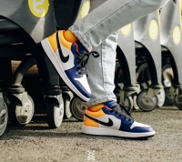 Mẫu ảnh Nike Air Jordan 1 Low Royal Yellow