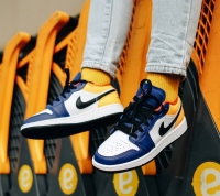 Mẫu ảnh Nike Air Jordan 1 Low Royal Yellow