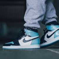 Mẫu ảnh Nike Air Jordan 1 Retro High OG Blue Chill